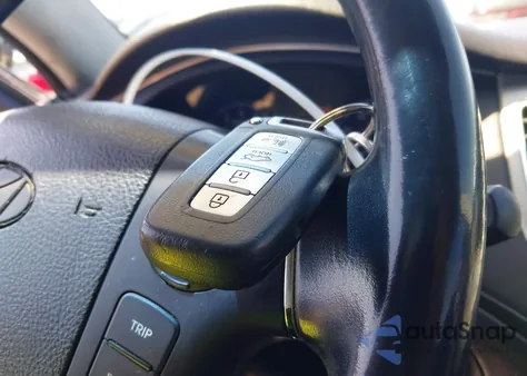 2013 Hyundai Genesis 3.8 from USA, damaged, VIN KMHGC4DD1DU238010